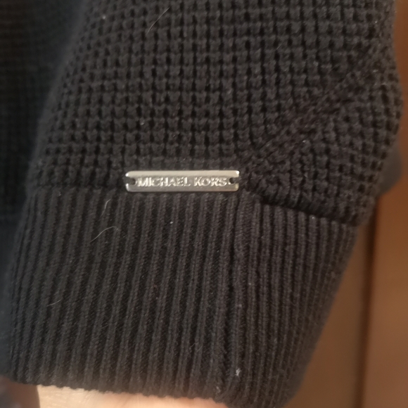 Sweater with hood. - Picture 4 of 4